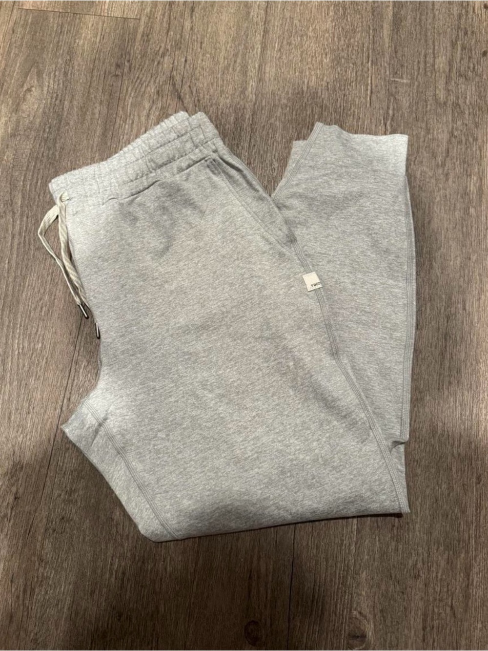 NWOT! Vuori Women’s Pale Grey Heather Performance Joggers, Small Regular